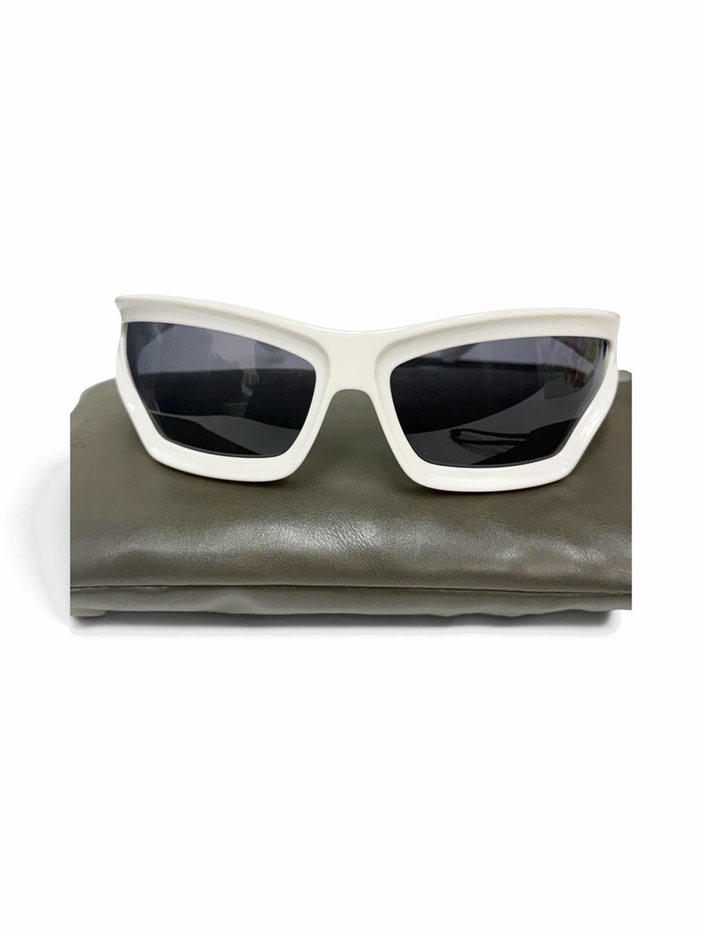 Loewe Arch Mask Sunglasses in White (Model LW40143U 25A)